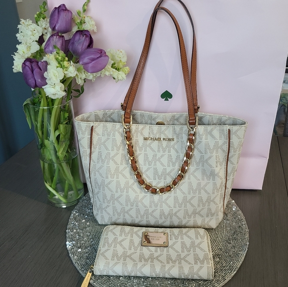 Michael Kors Handbags - Michael Kors Bag & Wallet Set EUC